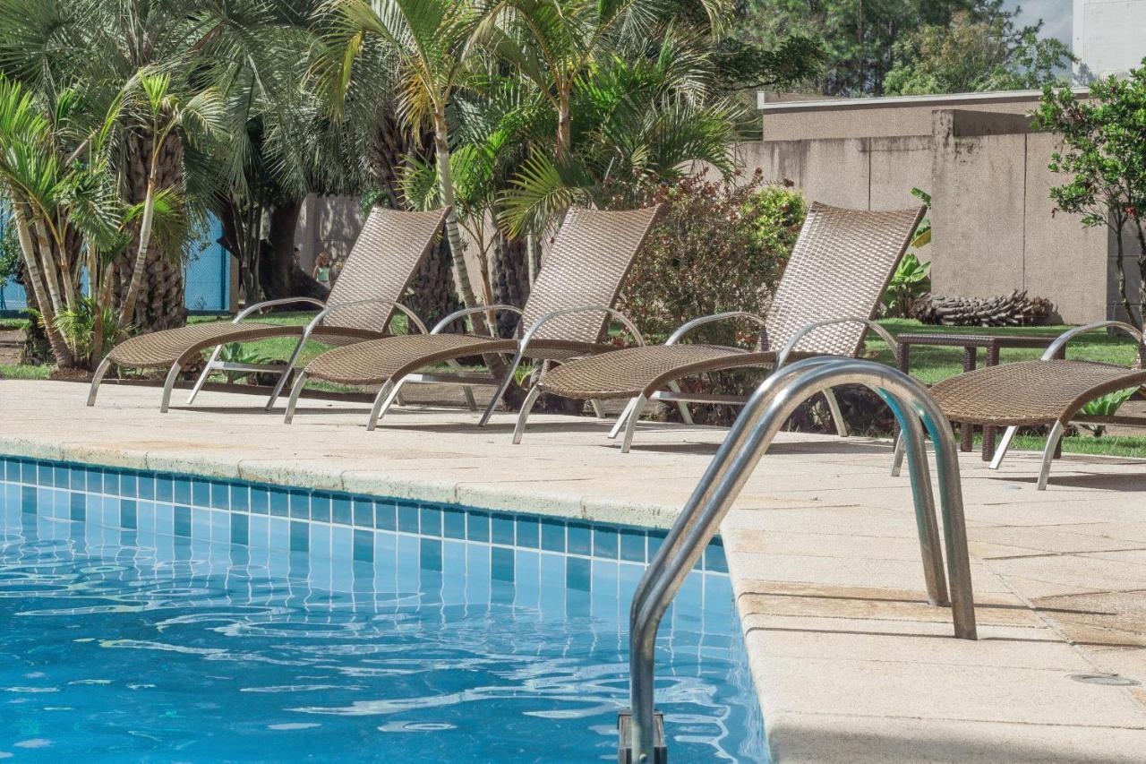 Hotel Deville Prime Πόρτο Αλέγκρε Εξωτερικό φωτογραφία A poolside lounge chair