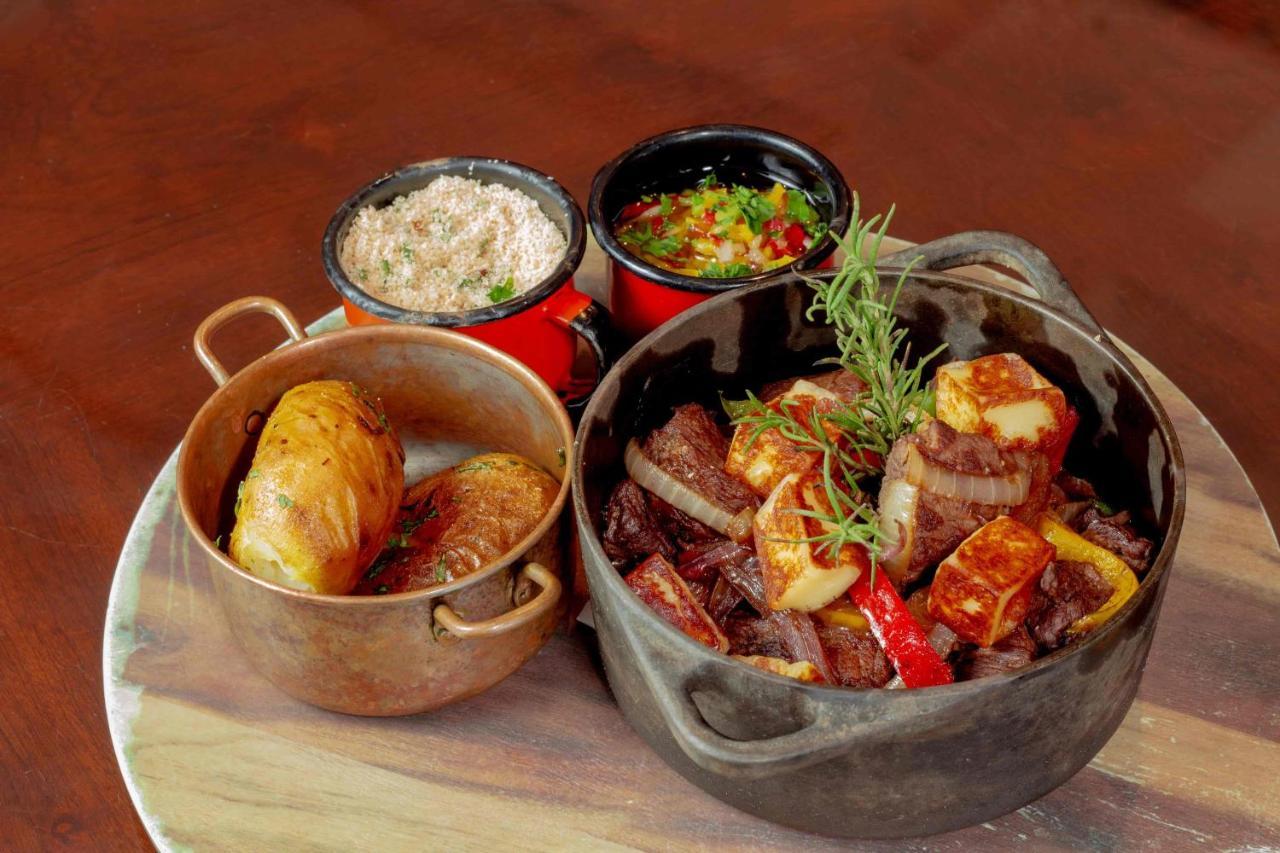 Hotel Deville Prime Πόρτο Αλέγκρε Εξωτερικό φωτογραφία A typical meal at a restaurant in Yerevan