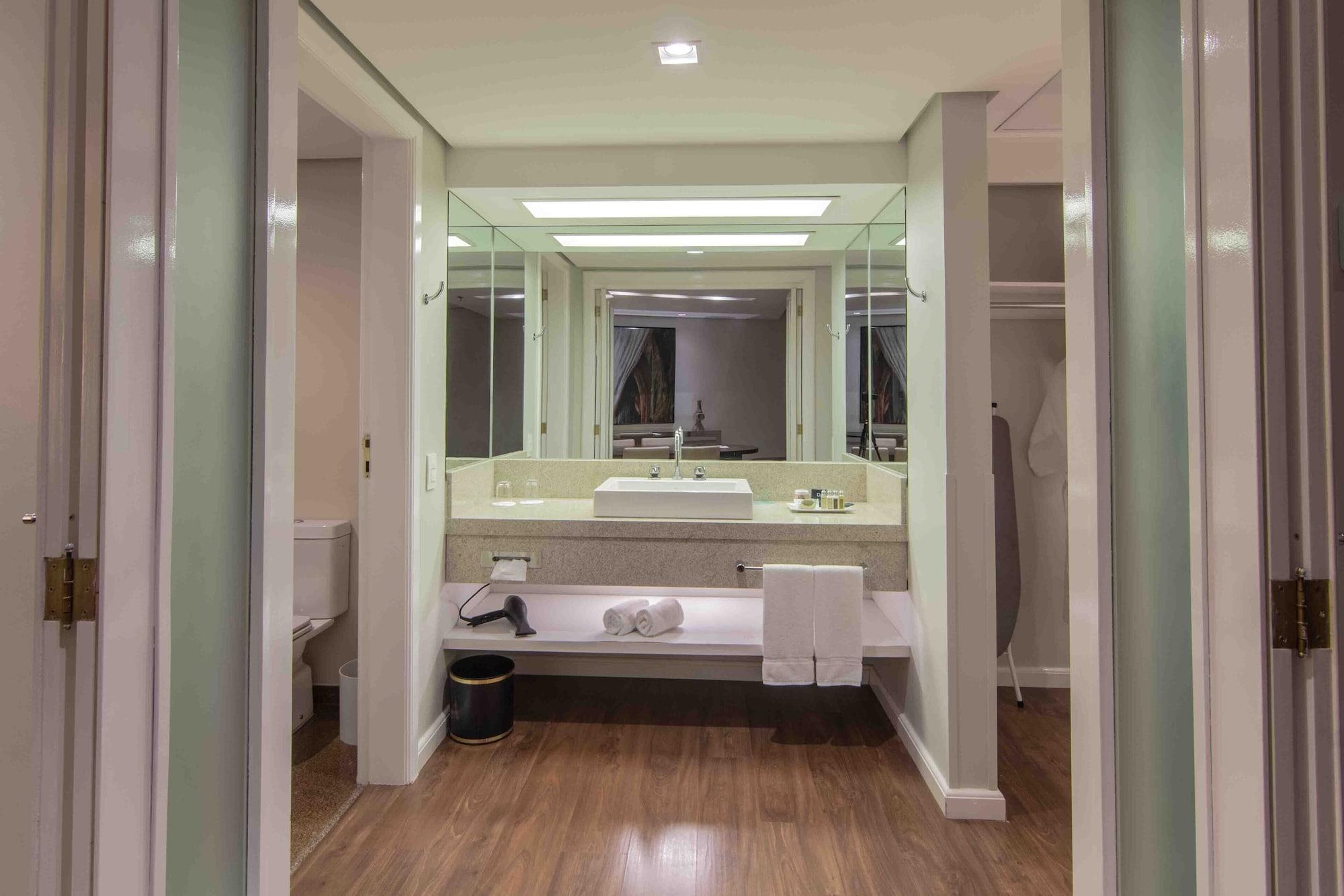 Hotel Deville Prime Πόρτο Αλέγκρε Εξωτερικό φωτογραφία Bathroom of a hotel room