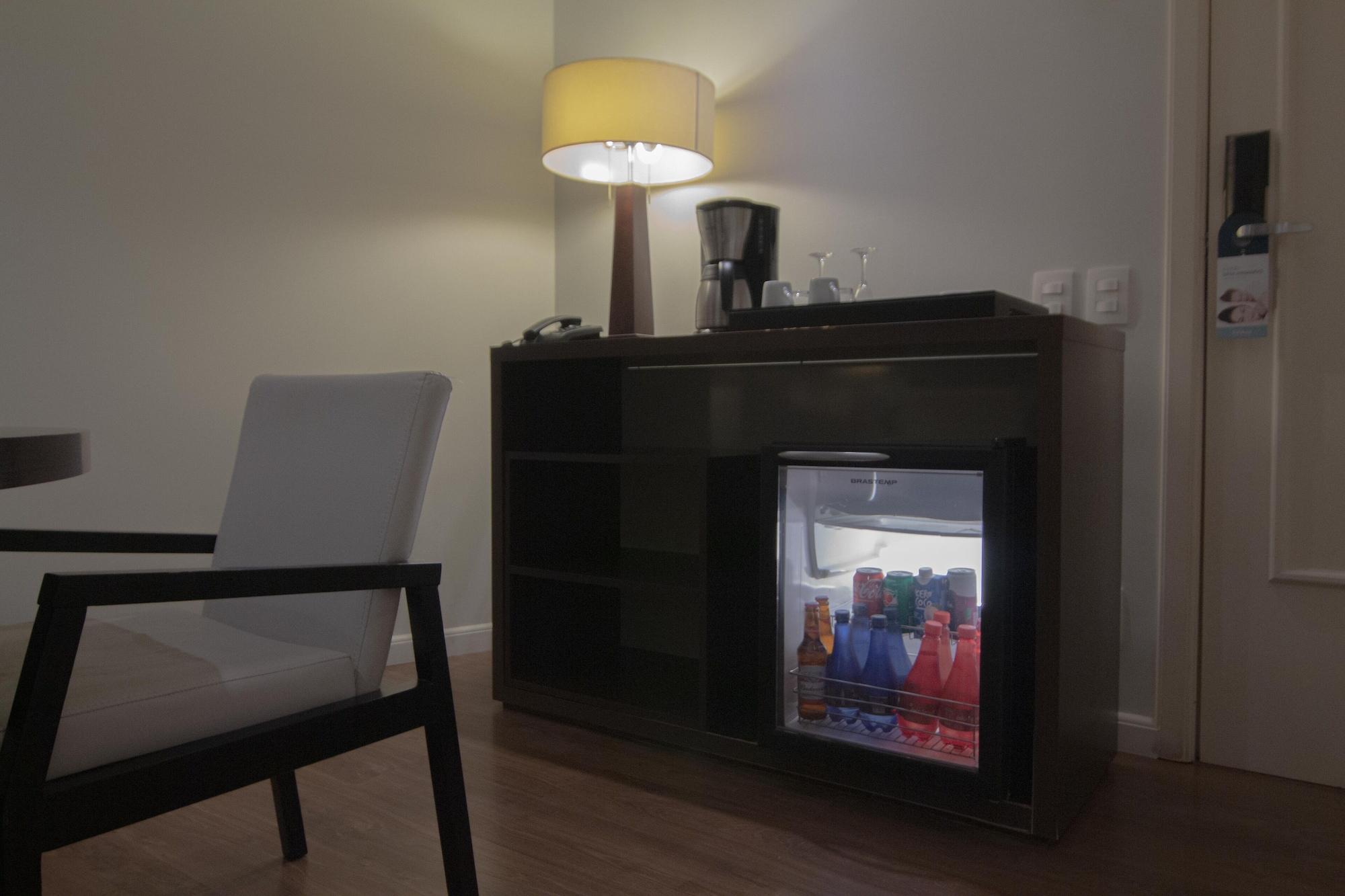Hotel Deville Prime Πόρτο Αλέγκρε Εξωτερικό φωτογραφία A mini-bar in a hotel room